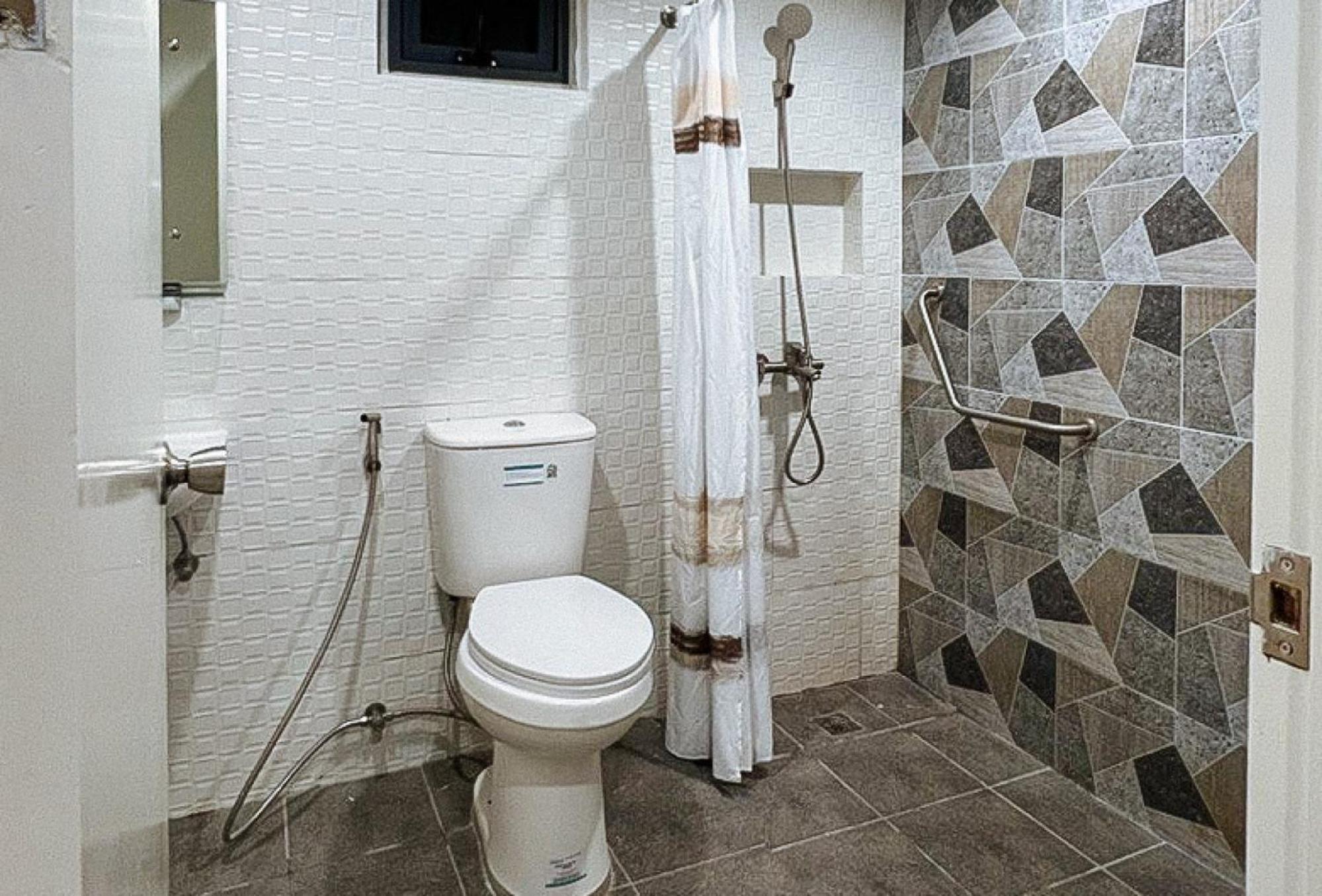 Lea Robert Hotel Angeles Pampanga By Reddoorz Esterno foto